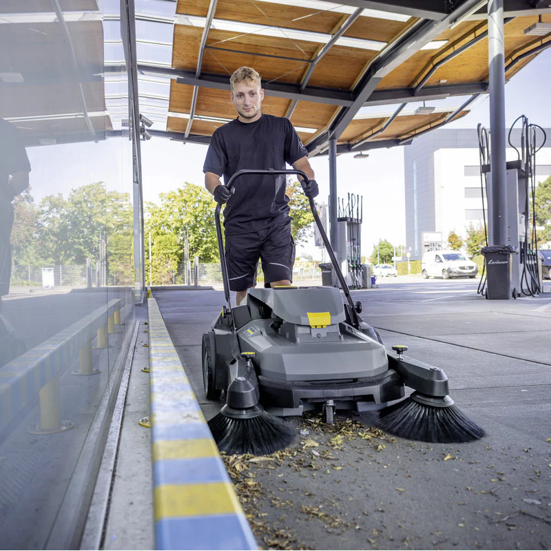 Balayeuse KÄRCHER KM 70/25 C BP Pack (avec batterie + chargeur) - 1.517-230.0 - Image 4