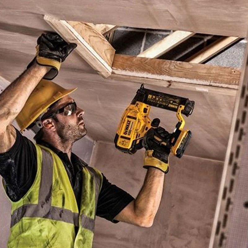Cloueur de finition 18Ga 18V DEWALT DCN680NT-XJ Brushless avec un coffret - Image 3