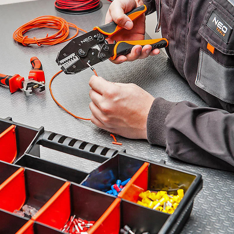 Pince à sertir pour embouts NEO TOOLS 01-506 livré avec 2 matrices - Image 2