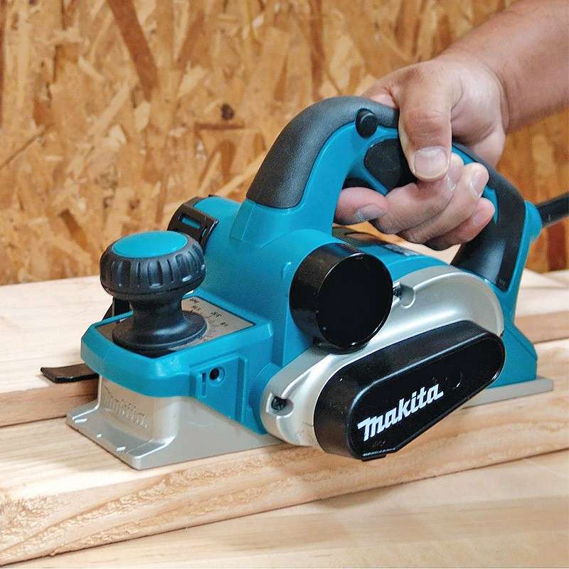 Rabot MAKITA KP0810 850W 82mm - Image 2